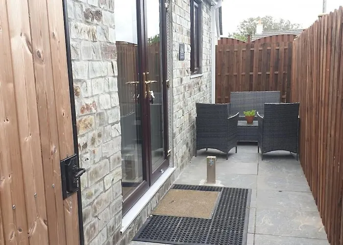 New Modern Self Contained Cottage
