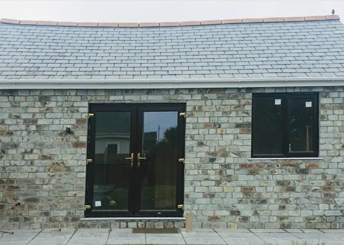 New Modern Self Contained Cottage