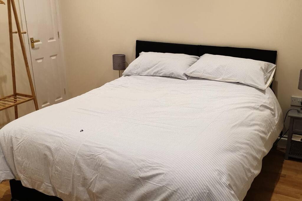 New Modern Self Contained * Delabole